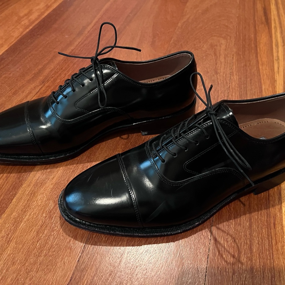 Men’s Johnston and Murphy dress shoes size 9.5